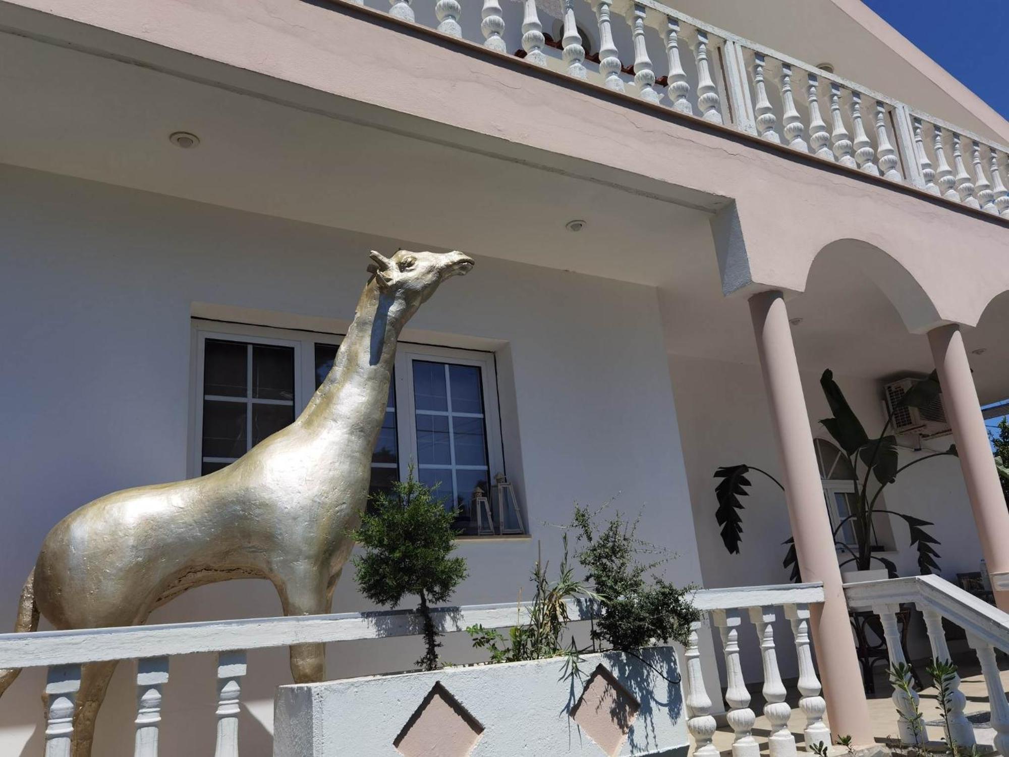 Freeman Greenlees Classical Greek Villa Kremastí